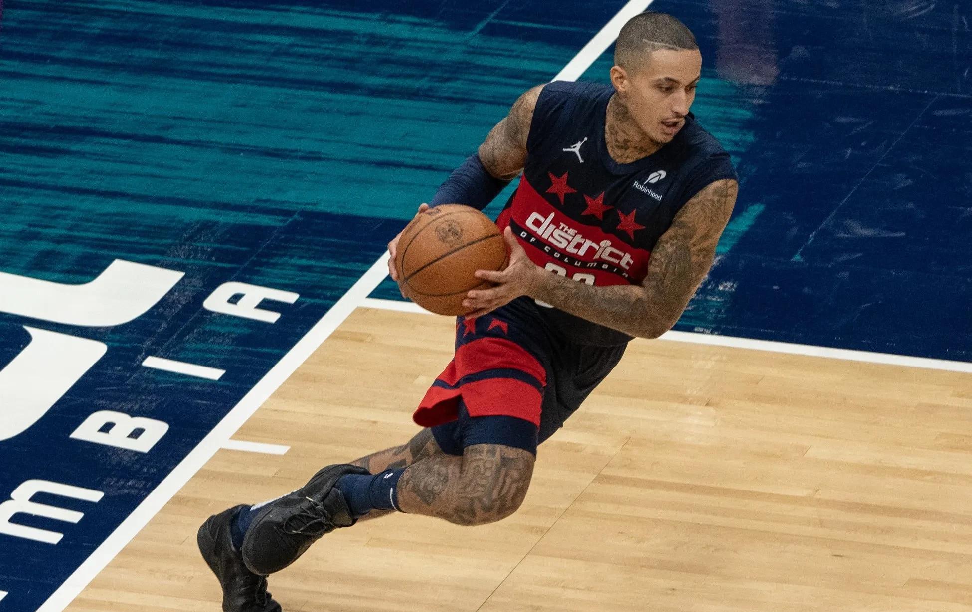 包含尼克斯爆冷奇才，詹姆斯完成帽子戏法的词条