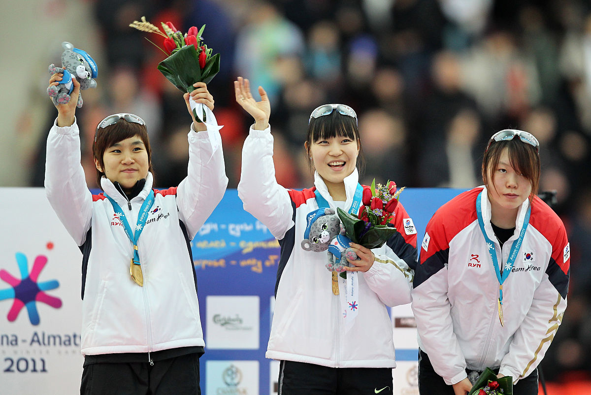 韩国女子足球队险胜晋级决赛