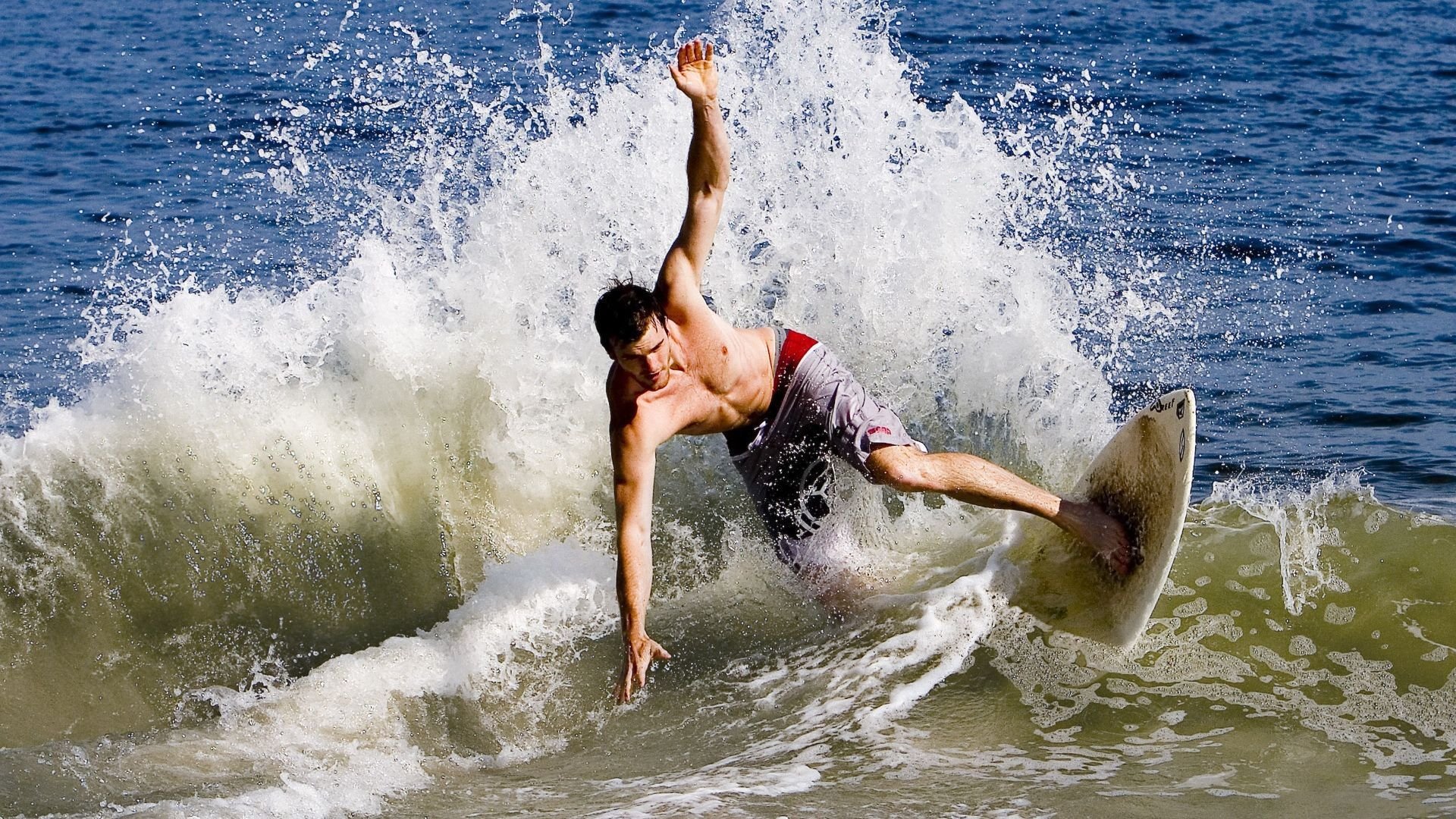 意甲焦点战之夜，福克斯统治全场，书写绿茵传奇