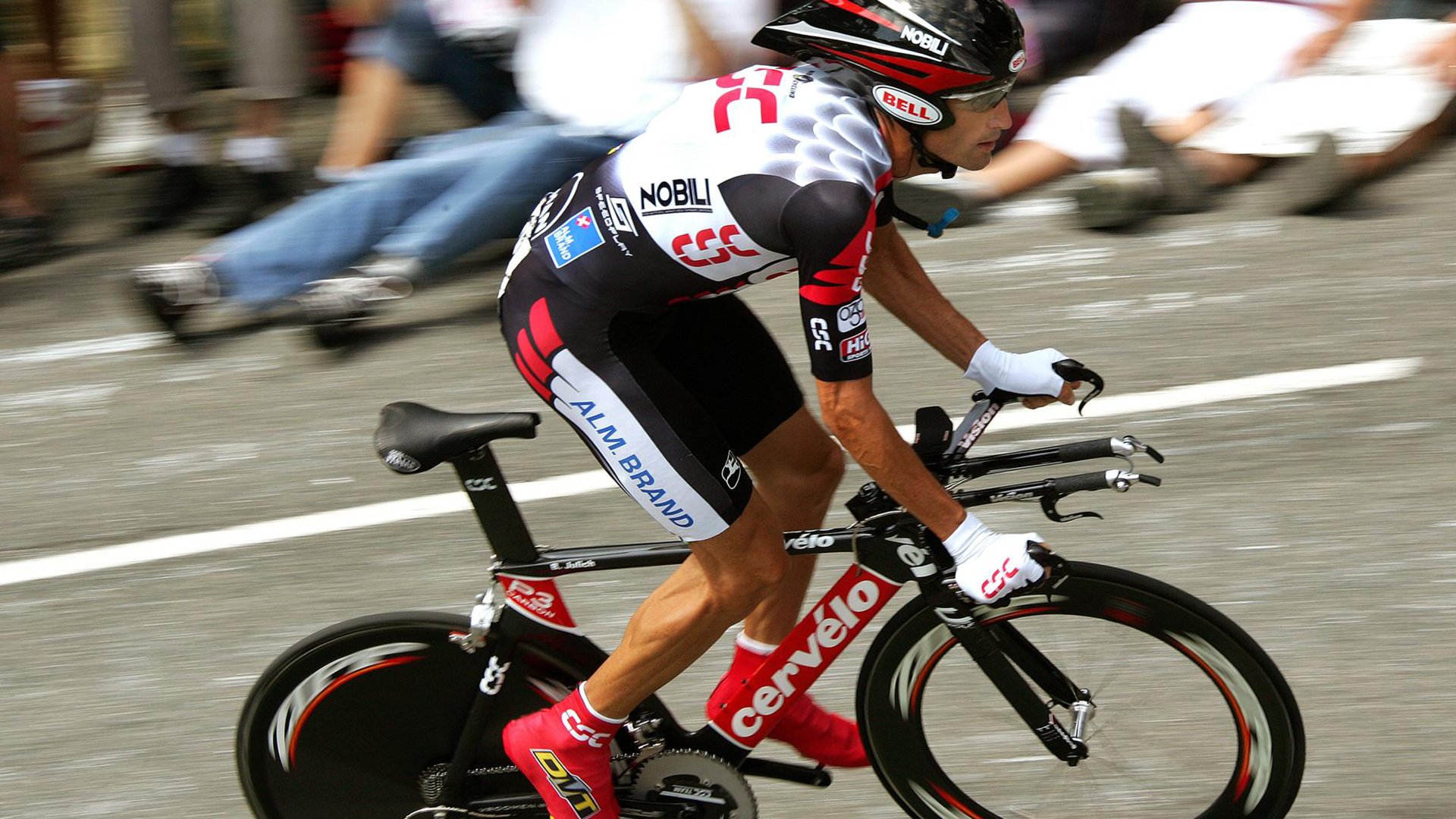 小贾伦压制级发挥撕裂防线,勇士式团队封锁令太阳黯然失色